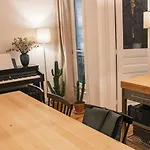 Cosy Apartment In The Heart Of Paris
